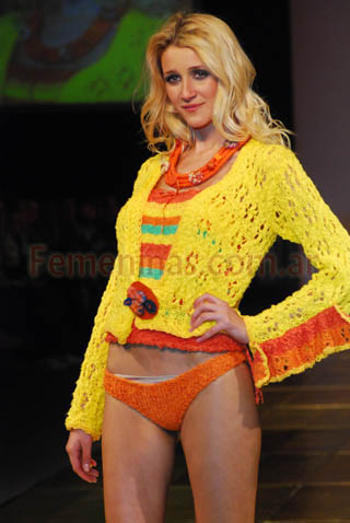 Saco tejido crochet amarillo combinado con naranja